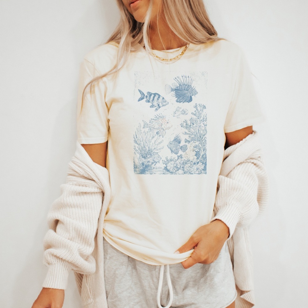 Underwater Ocean Life Graphic Tee Engraved Illustration - Picture 3 of 5